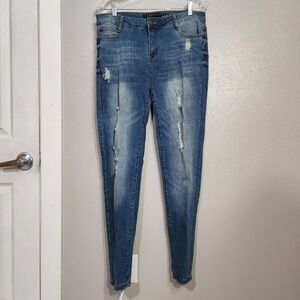 Tinseltown Jean's Women's‎ Size 13 Junior Distressed Comfort